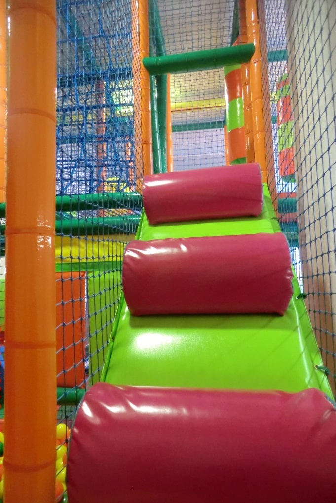 Parque de bolas Chulapos. La escalera de rodillos